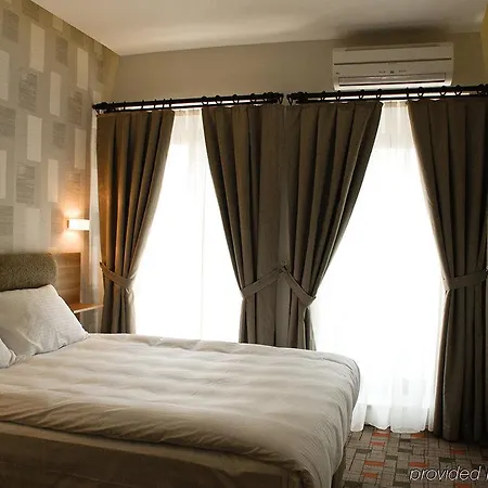 Serene فندق 2*