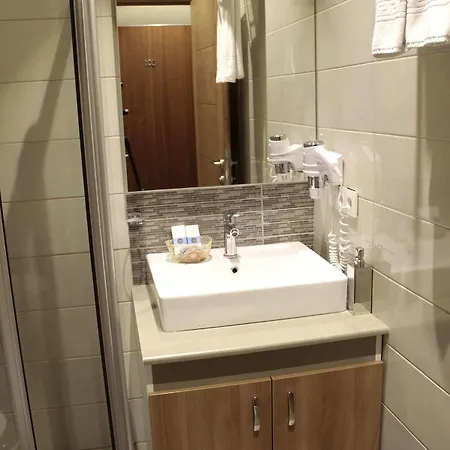 Hotell Serene 2*